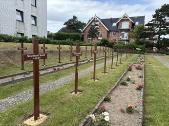 Grabkreuze von verunglückten Seefahrern auf dem Friedhof der Heimatlosen