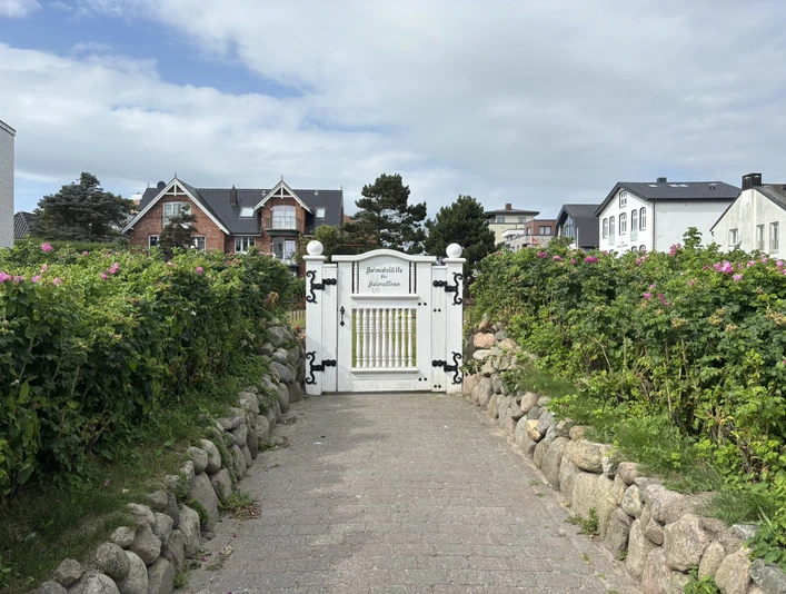 Eingang zum Friedhof der Heimatlosen in Westerland