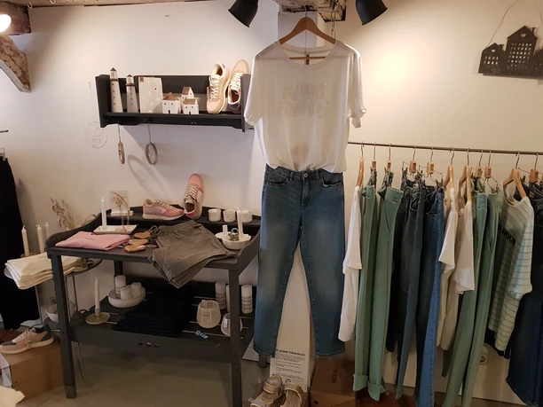 Otterndorf_Shabby Lodge_Bekleidung