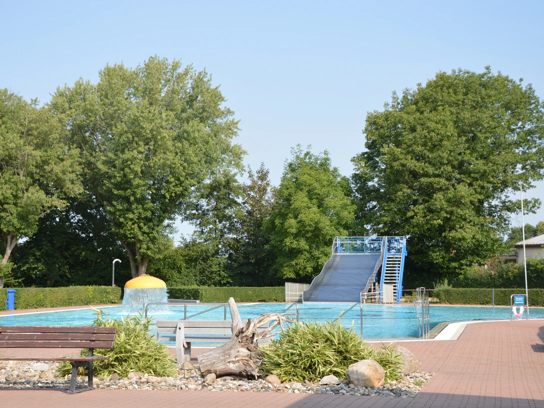 Freibad am Bolzberg2019 copyright Gemeinde Ilsede.jpg