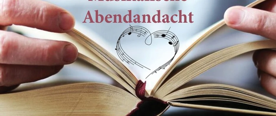 Musikalische Abendandacht Zwei Hände halten ein geöffnetes Buch. Darüber in roter Schrift "Musikalische Abendandacht" mit Notenschlüssel in Herzform.
