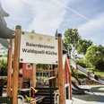 Baiersbronner Waldquell-Küche als Matschküche auf dem Inklusionsspielplatz Baiersbronn