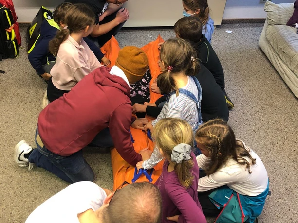 Kinder bei der Ersten Hilfe
