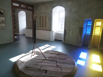 Ein Ausstellungsraum in der Gedenkstätte