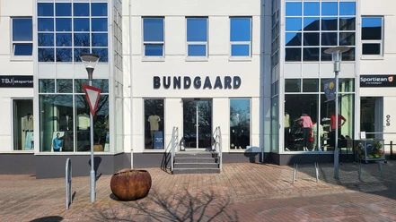 Tøjeksperten-Bundgaard-i-Nordborg-på-øen-Als-butikken-udefra