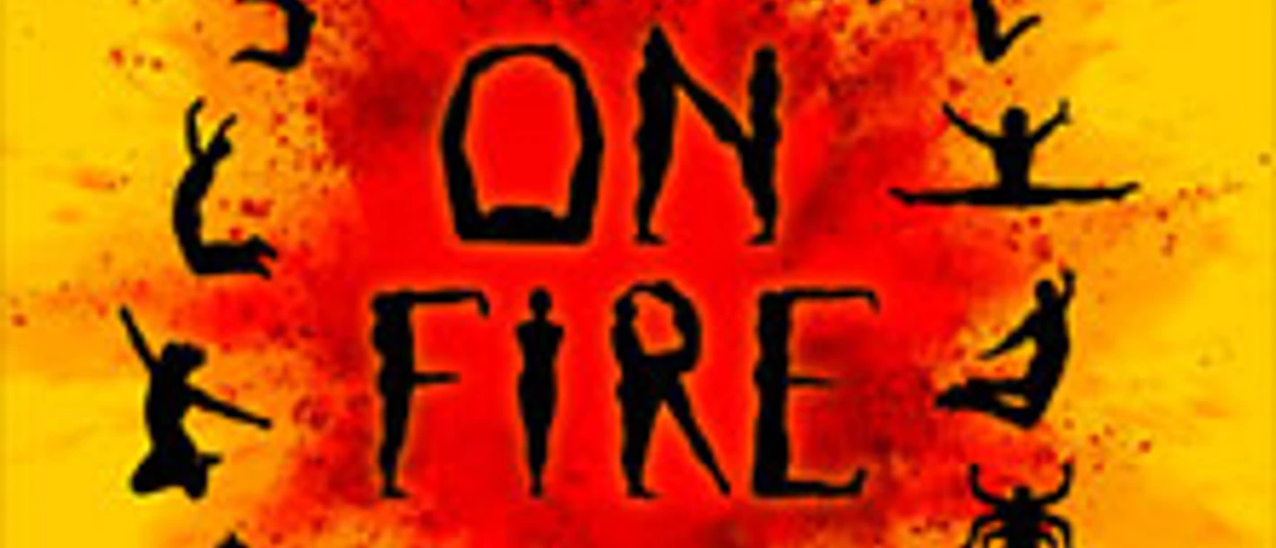 Das Bild zeigt silhouettierte Tänzer*innen in dynamischen Posen um den Schriftzug "ON FIRE" auf gelbem Hintergrund.