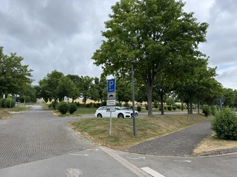 Parkplatz Sperrmauer Westseite