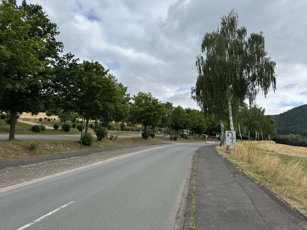 Parkplatz Sperrmauer Westseite