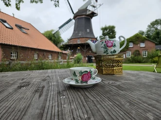 Ostfriesische Teezeremonie Mühle.jpg