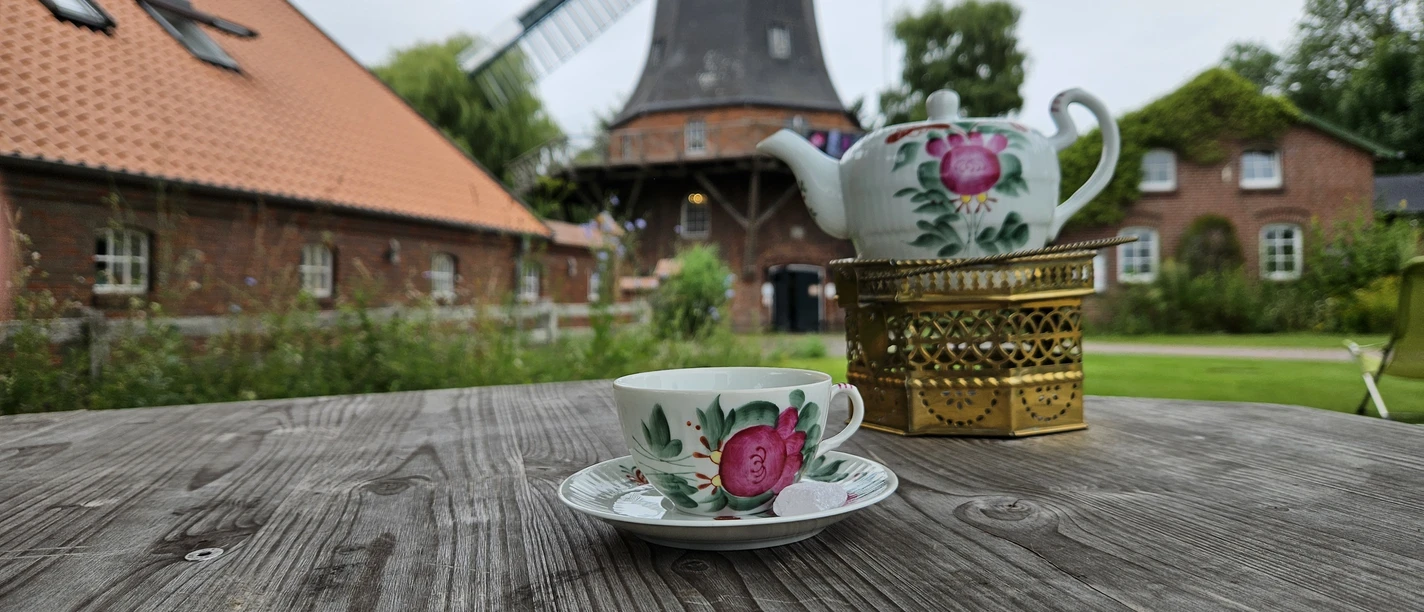 Ostfriesische Teezeremonie Mühle.jpg