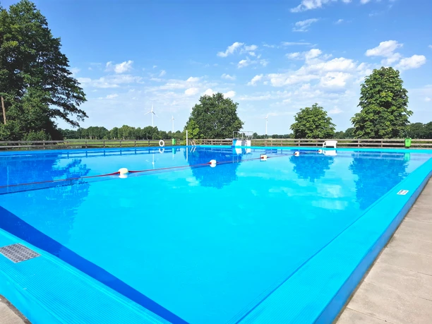 Das Schwimmbecken im Freibad Selsingen