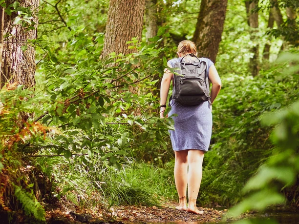Durch die erfrischende Bachquerung