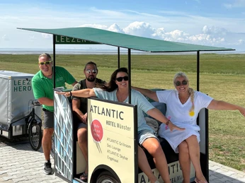 Fahrradrikscha auf Juist Leezen Heroes (1).JPG Fahrradrikscha auf Juist Leezen Heroes