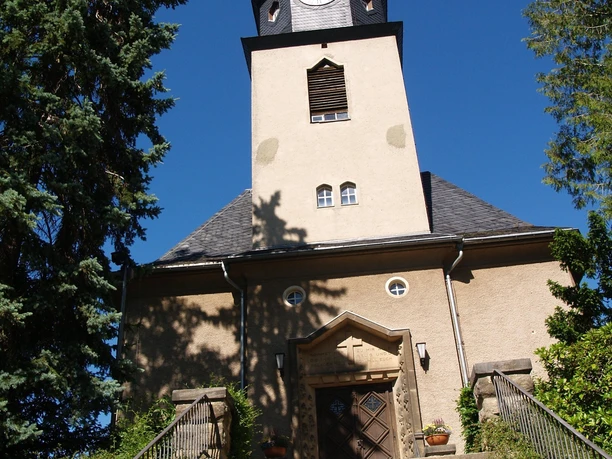 Haupteingang Kirche Oelsa
