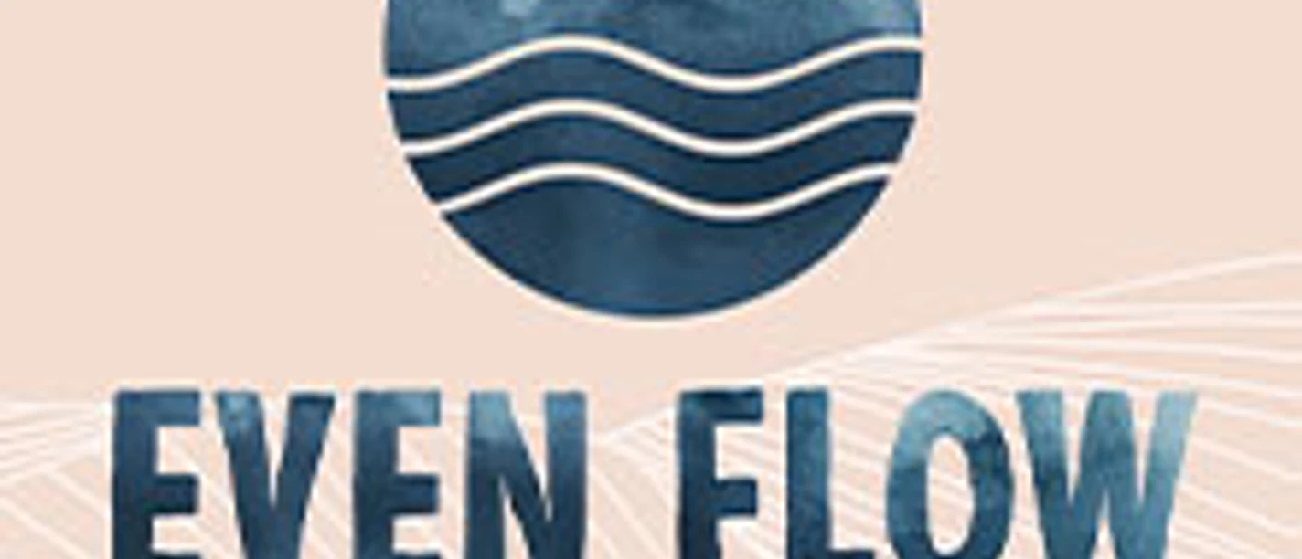 Festivallogo mit blauem Kreis und Wellenlinien sowie dem Schriftzug Even Flow in Blau
