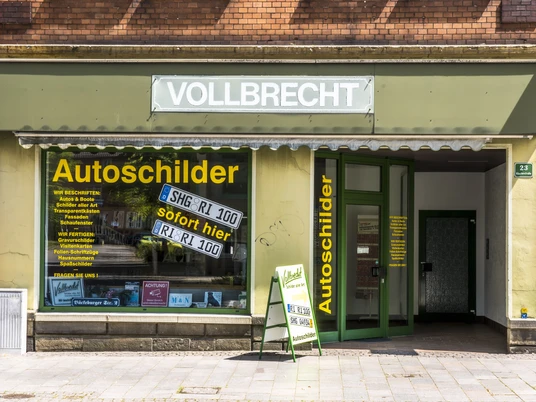 Außenansicht von Schilder aller Art Außenansicht von Schilder aller Art