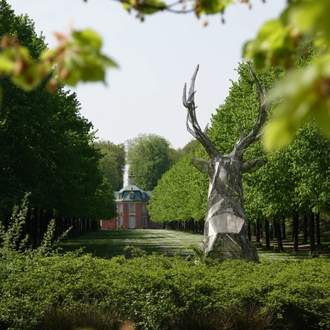 Schloss Clemenswerth, Sögel - Allee und Schlossteich ©Emsland Tourismus GmbH (1).jpg