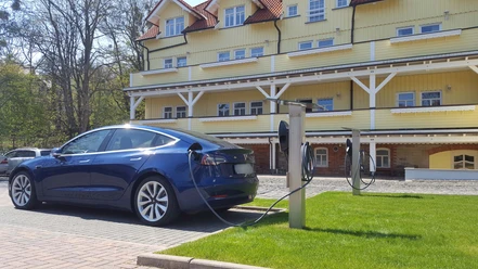 ladestation_schlosspalais_web.jpg