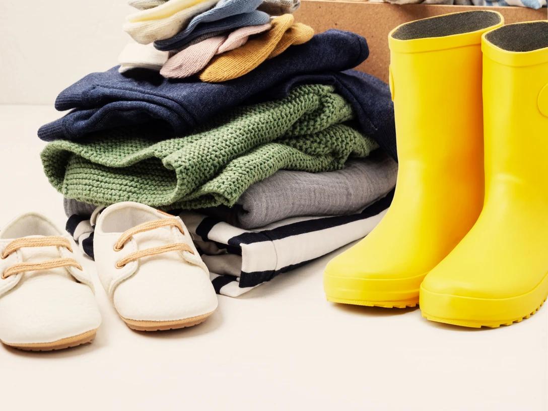 Kinderkleidung_NEU_Oksana Vejus_afloimages_canva.com.jpg