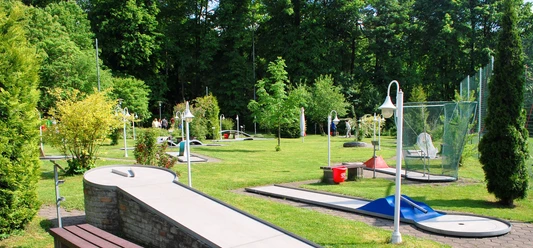 Minigolfanlage mit verschiedenen Bahnen@Stephan Bauermeister.jpg