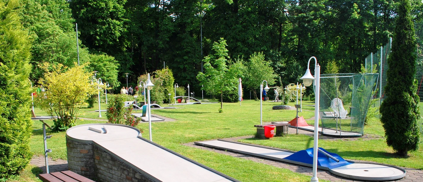 Minigolfanlage mit verschiedenen Bahnen@Stephan Bauermeister.jpg