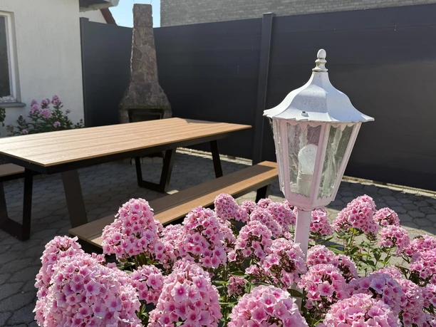 Sitzecke für die Gäste der Wohnungen 1 bis 3