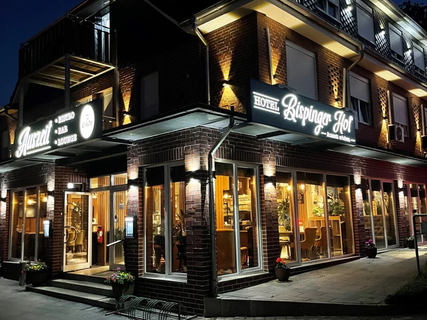 Außenansicht abend Auszeit.jpg