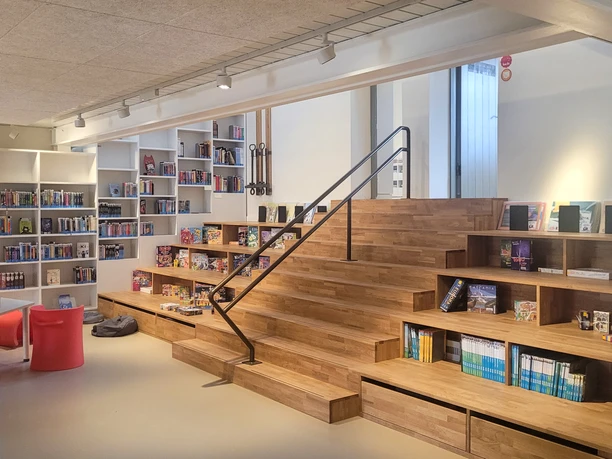 In der Bücherei Lauenburg