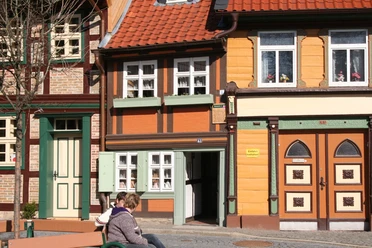 Kleinstes Haus Wernigerode (c) WTG, J. Friedrich.jpg In der farbenfrohen Altstadt von Wernigerode ist das kleinste Haus der Stadt ein beliebt bei den Besuchern.
