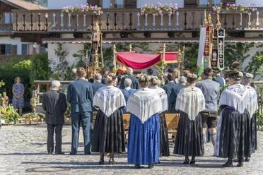 Festgottesdienst mit anschl. Erntedankprozession