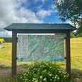 Informationstafel mit Wanderwegen in und um Lenneplätze.