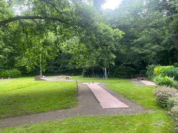 gerade Minigolfbahn