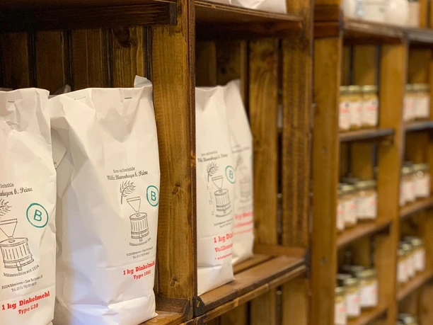 Mehl und Senf in der Korn- und Senfmühle