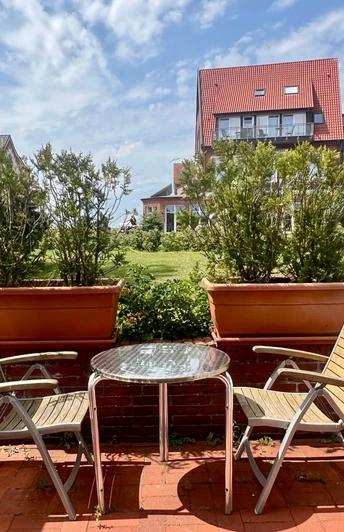 Rosengang Appartements 312_Wohnung2_Terrasse mit Sitzgelegenheit.jpg