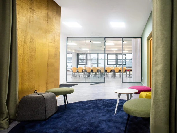 pme Familienservice GmbH Meetingraum Moderner Lounge- und Meetingbereich beim PME Familienservice