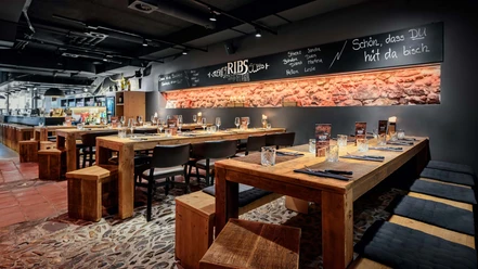 ribs-steakhouzse-thun-ambiente-tische-interieur.jpg