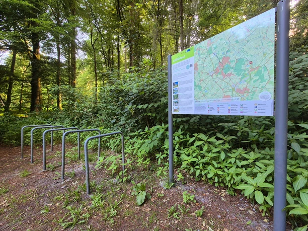 Knotenpunktkarte und Rad Rastplatz am Loyerkirchweg Knotenpunktkarte und Rad Rastplatz am Loyerkirchweg
