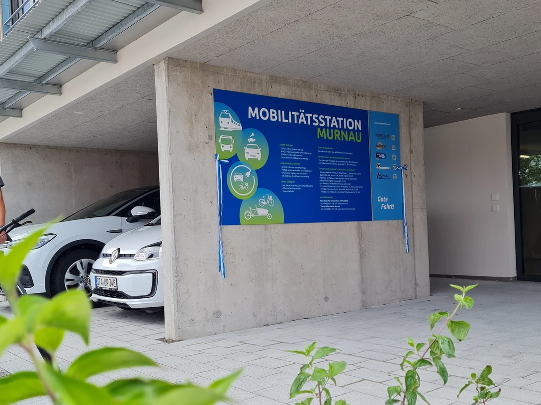 Mobilitätsstation am Bahnhof Zuschnitt@Heidi Bernhard.jpg