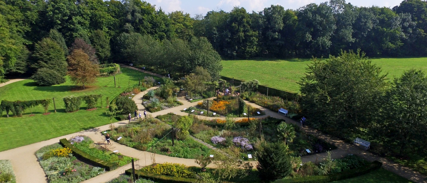 Apothekergarten_Botanischer Garten (c) Daniela Toman.JPG Luftbild des Apothekergartens im Botanischen Garten Gütersloh