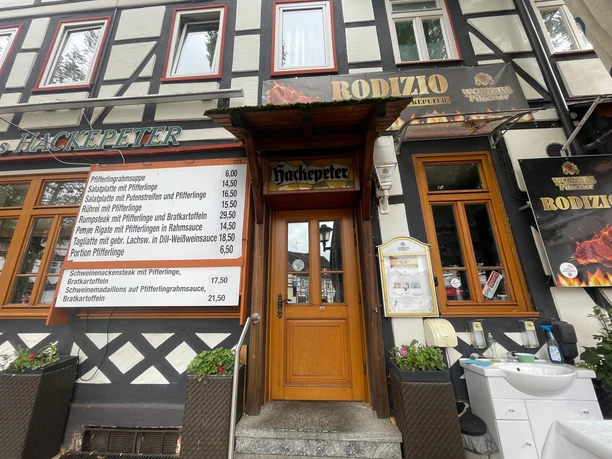 hackepeter6.jpg Zu sehen ist der Eingangsbereich des Restaurants Hackepeter.