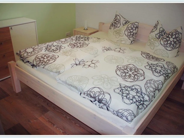3Ferienwohnung-Herbers-Schlafzimmer-2.jpg