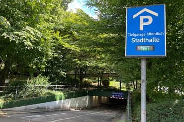 Tiefgarage Stadthalle, Mülheim an der Ruhr Schild an der Einfahrt zur Tiefgarage Stadthalle