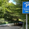 Tiefgarage Stadthalle, Mülheim an der Ruhr Schild an der Einfahrt zur Tiefgarage Stadthalle