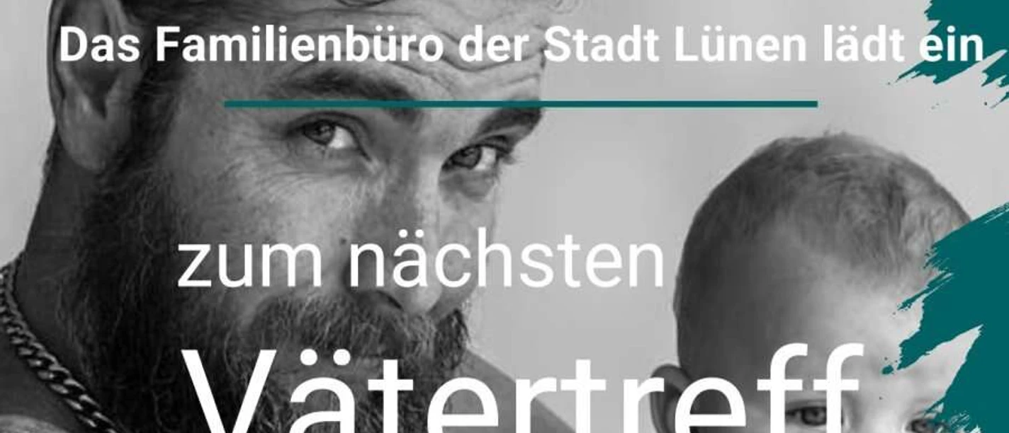 Vater hält lächelnd seinen kleinen Sohn in den Armen; Einladung zum Vätertreff in Lünen.