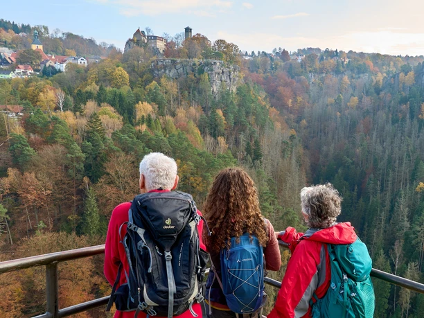 Hockstein-Aussicht Blick zur Burg Hohnstein