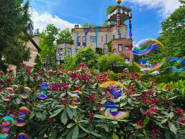 Quellenpark mit Sodenia Hundertwasserhaus