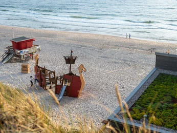 Strand bei Onkel Johnny's mit Spielschiff
