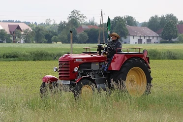 tractor-4293088_640.jpg