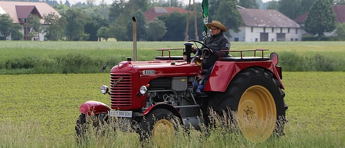 tractor-4293088_640.jpg