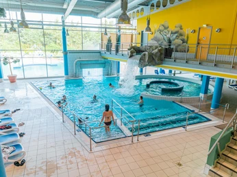 Erlebnisbecken innen Moor-Therme.jpg